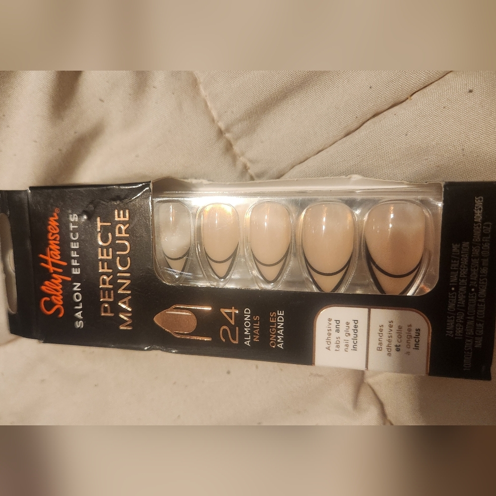 Sally Hansen Perfect Manicure Almond Nails - Cream